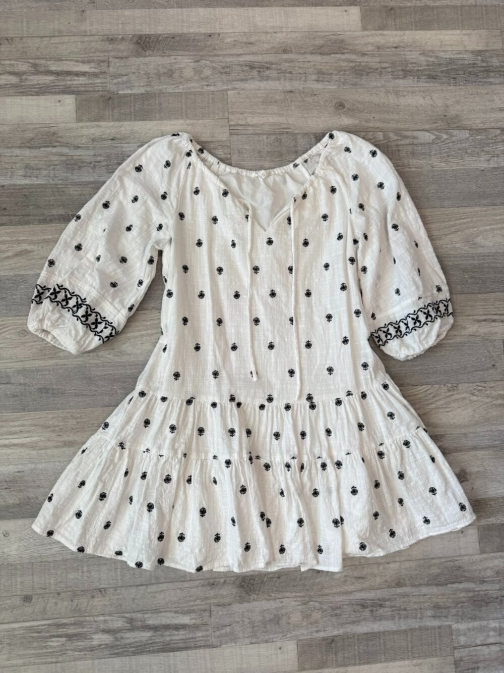 A Loves A linen blend white dress black embroidery balloon sleeve size small I26